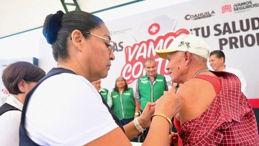 Los interesados deberán presentar su cartilla de vacunación y una copia de la CURP para recibir las dosis correspondientes.