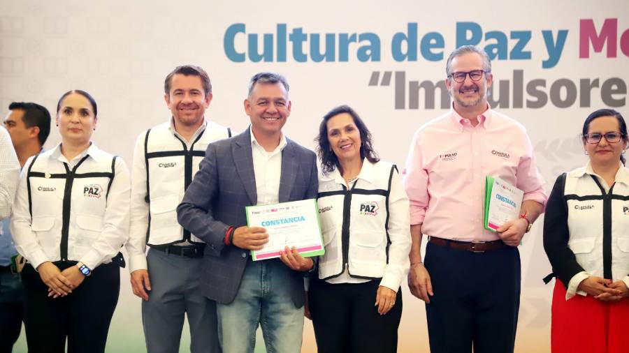 Entregan constancias y manuales de mediación para fortalecer la cultura de paz en Coahuila.