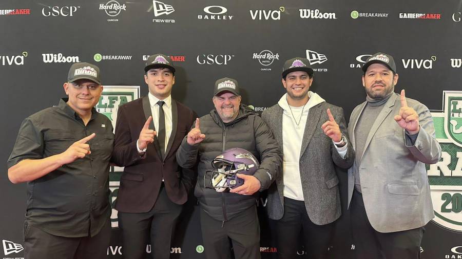El quarterback saltillense Sergio Reséndiz volvió a casa tras ser seleccionado por los Dinos de Saltillo en el Draft LFA 2.0, reforzando el proyecto rumbo al Tazón México IX.