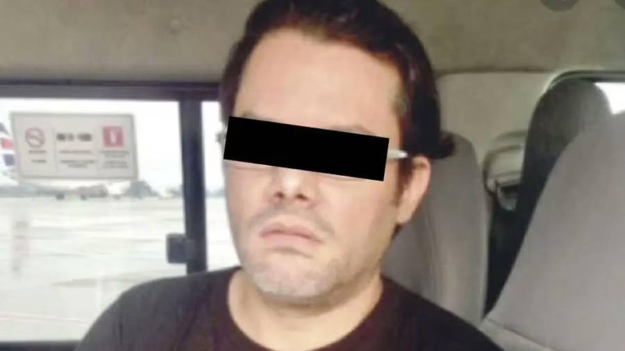 La dependencia informó que un juez federal vinculó a proceso a Alejandro por su probable responsabilidad en el delito de defraudación fiscal.