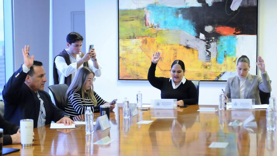 Marbil Valdez Rodríguez presentó avances de la Unidad de Transparencia ante la comisión edilicia.