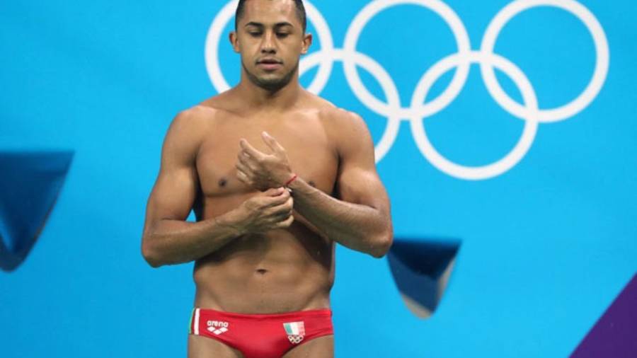 Federación Mexicana de Natación amenaza a clavadistas