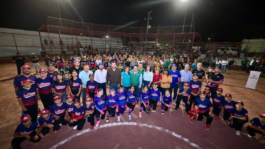 Con una inversión superior a los 4 millones de pesos, el Ayuntamiento de Monclova entregó la rehabilitación integral del Campo Pericos en beneficio de vecinos de la colonia Las Flores.