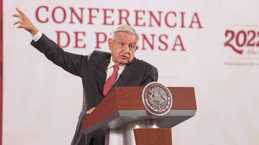 “Les diría que, cuantitativamente, 98% de los medios en contra”, dijo López Obrador al lanzarse contra radiodifusoras en el Día Mundial de la Radio