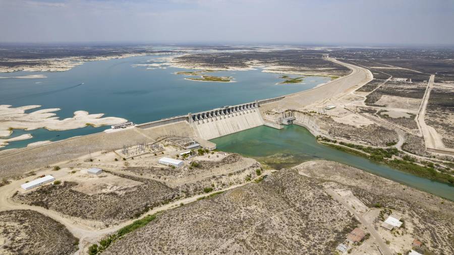 La presa La Amistad tiene una capacidad de almacenamiento de 4 mil 40 millones de metros cúbicos de agua.