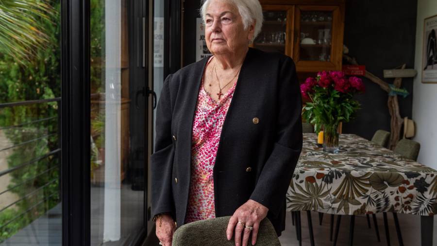 Marie-Therese Ross-Mahe, una viuda francesa de 85 años, hija de un veterano militar estadounidense, en Orvault, Francia, narra cómo fue su detención en un centro de inmigración de Luisiana el mes pasado.