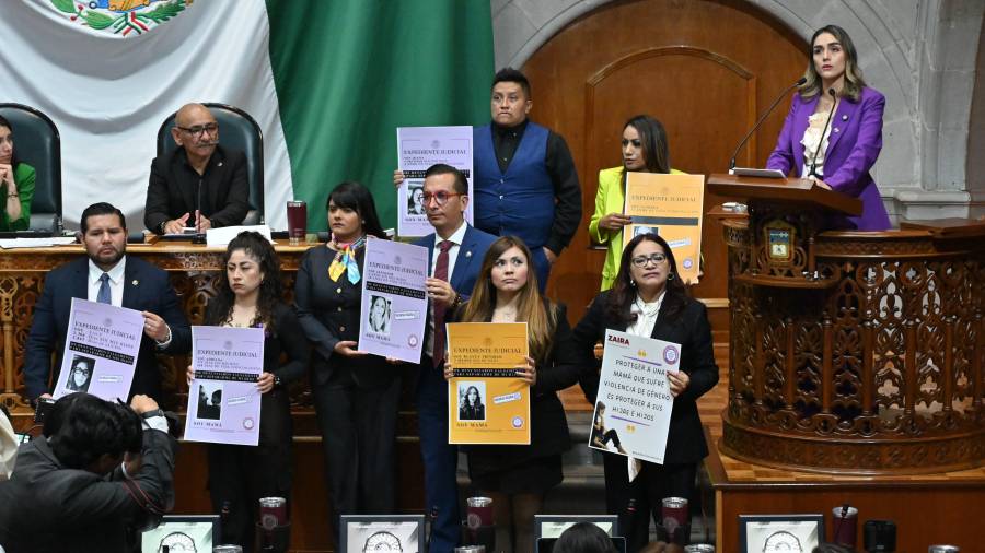 Diputados del Congreso del Estado de México aprobaron reformas que tipifican la violencia vicaria y establecen penas de prisión, multas y pérdida de la patria potestad.