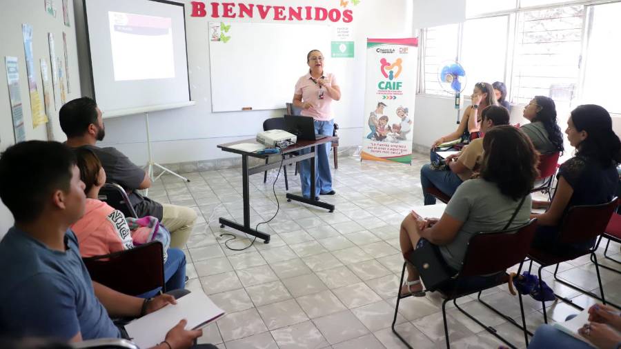 Presidenta honoraria del DIF, Liliana Salinas, dijo que se busca fortalecer el entorno familiar y generar espacios de apoyo emocional y social.