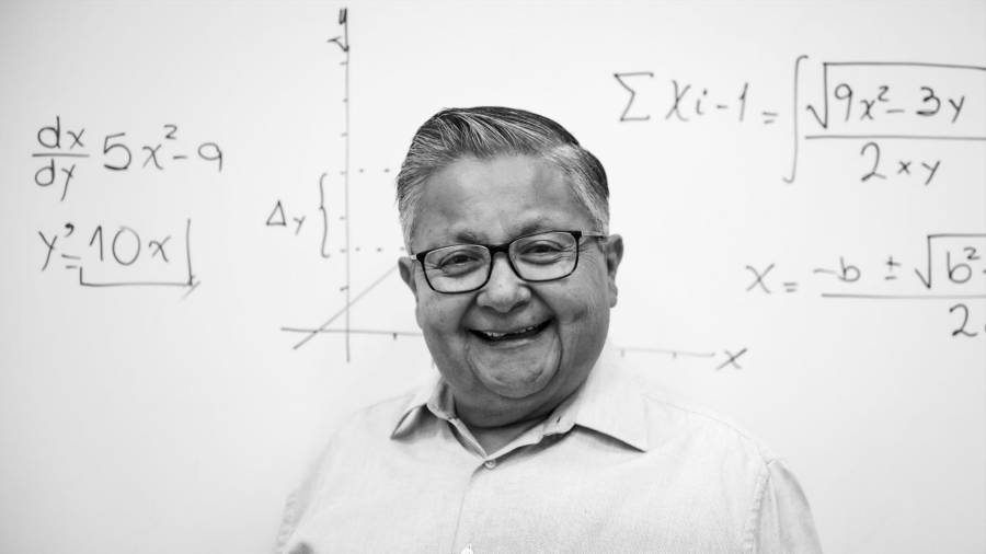 El profesor Francisco es egresado de la UAAAN, donde aprendió a apasionarse por las matemáticas.