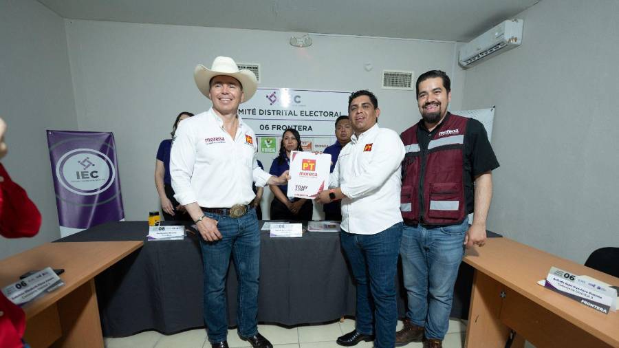 Antonio “Tony” Flores Guerra formalizó su registro como candidato a diputado local por el Distrito 06 con el respaldo de Morena y el Partido del Trabajo.