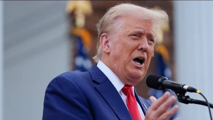 Trump comenzó su último ataque contra el segundo socio comercial más importante de Estados Unidos afirmando que “todo el mundo sabe que Canadá ha tratado a Estados Unidos de manera muy injusta durante décadas”.