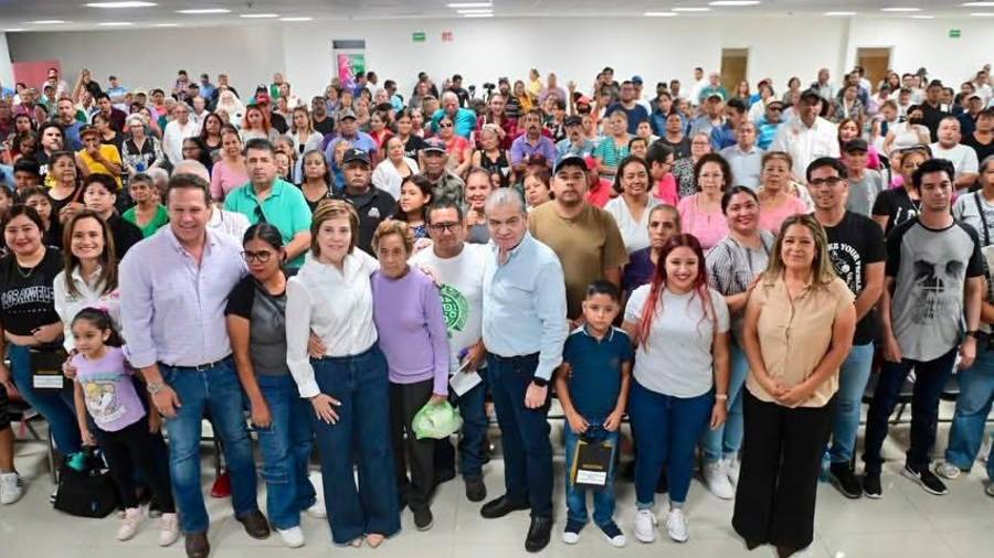 Un total de 252 personas recibieron aparatos auditivos durante la jornada realizada este jueves en Torreón.