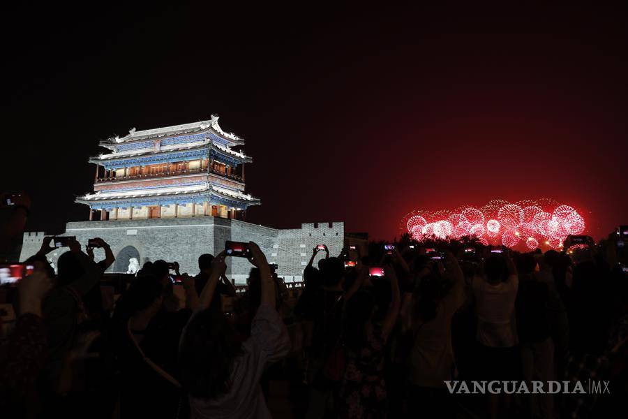 $!70 aniversario de la República Popular China, protestas, festejos y desfile militar en imágenes