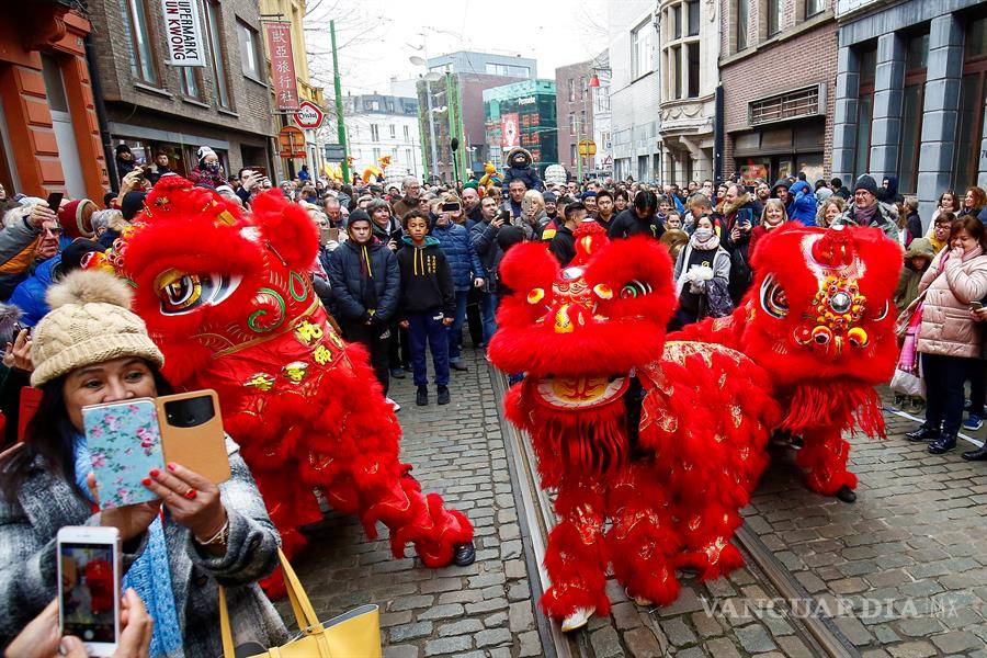 $!En varias partes del mundo los chinos festejaron su mayor fiesta del año, el Año Nuevo Lunar, China canceló la celebración