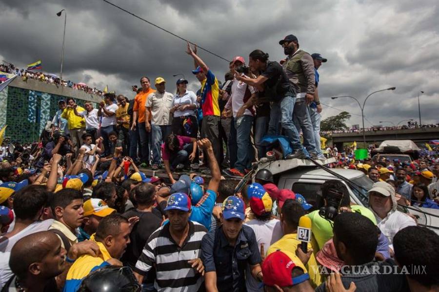 $!Miles de opositores piden un referéndum contra Maduro