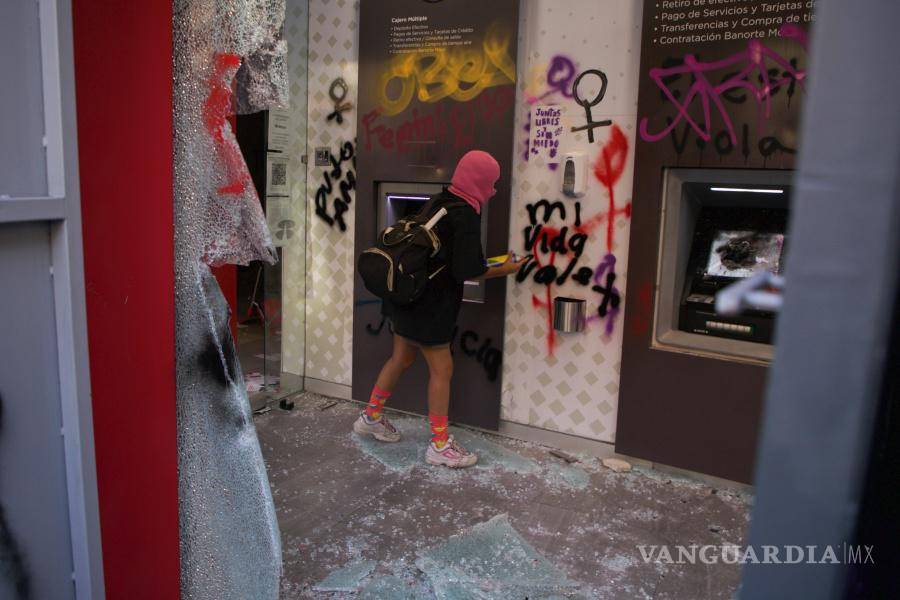 8M: Entre el dolor y la rabia con el grito de “Ni una más” miles de mujeres toman las calles en México (fotos)