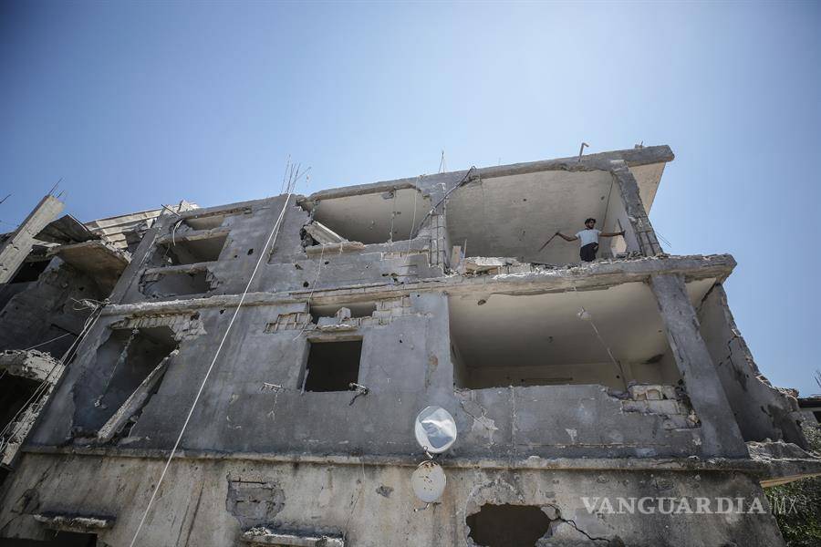 $!Pobladores de Gaza buscan refugio bajo las bombas