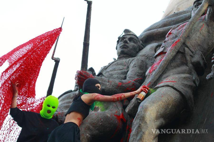 8M: Entre el dolor y la rabia con el grito de “Ni una más” miles de mujeres toman las calles en México (fotos)