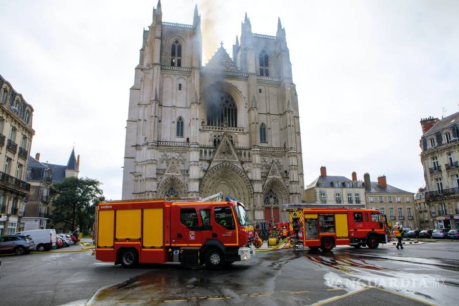 $!Primero la Catedral de Notre Dame, ahora un incendio en la catedral de San Pedro y San Pablo de Nantes destruye famoso órgano