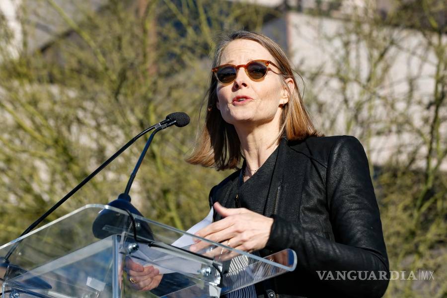 Jodie Foster y Michael J.Fox encabezan acto contra políticas de Trump