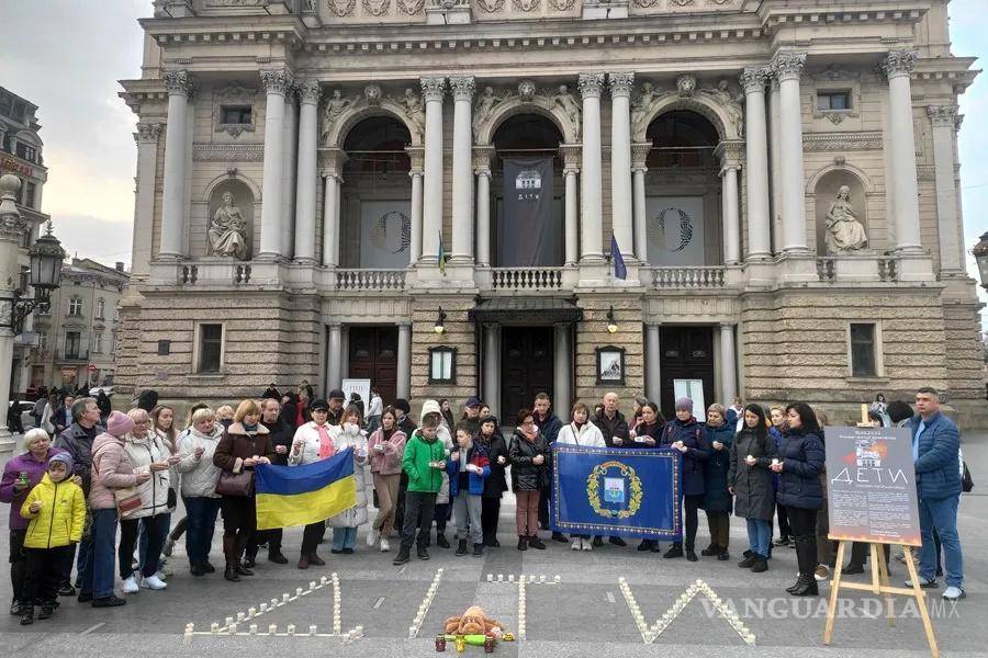 $!En la imagen, un homenaje a las víctimas del bombardeo ruso del Teatro Dramático de Mariúpol, en la región oriental de Donetsk.