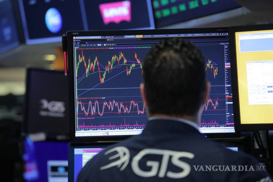 Wall Street en caída libre, tras amenazas de de Trump de subir aranceles a China