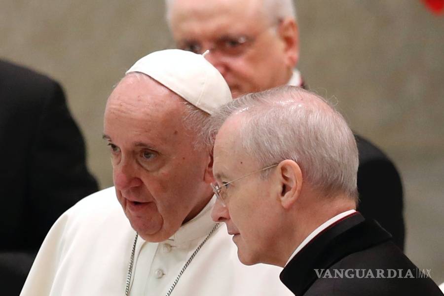$!Papa Francisco culpa a la señora llamada COVID de obligarlo a mantener sana distancia