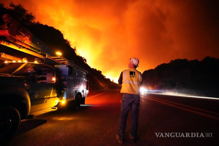 $!Incendios forestales deja 3 muertos en California y amenaza a miles de casas