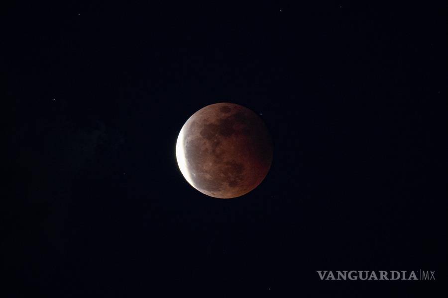 $!Imágenes de la asombrosa Superluna de sangre que coincide con un eclipse lunar