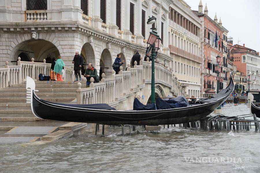 $!Venecia se ahoga, sufre peor inundación desde 1966
