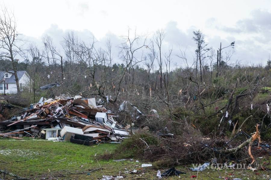 $!Más de veinte tornados destrozan casas en el sur de Estados Unidos