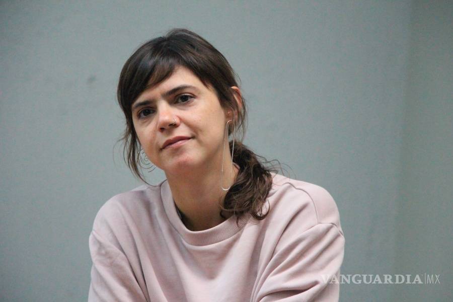 $!Aborda Valeria Luiselli la crisis migratoria en su novela “Desierto sonoro”