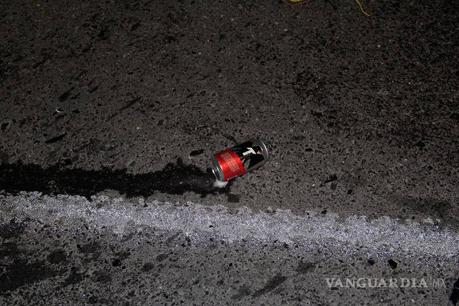 $!Borracho pierde el control, vuelca y causa choque múltiple en Saltillo