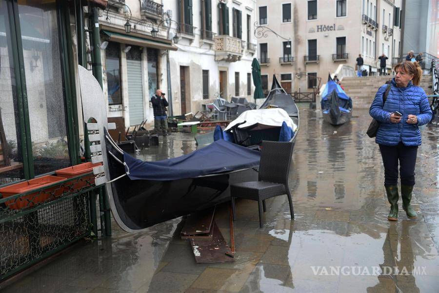 $!Venecia se ahoga, sufre peor inundación desde 1966