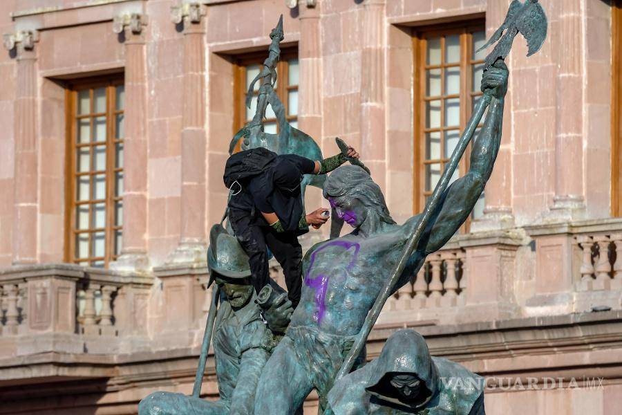 8M: Entre el dolor y la rabia con el grito de “Ni una más” miles de mujeres toman las calles en México (fotos)