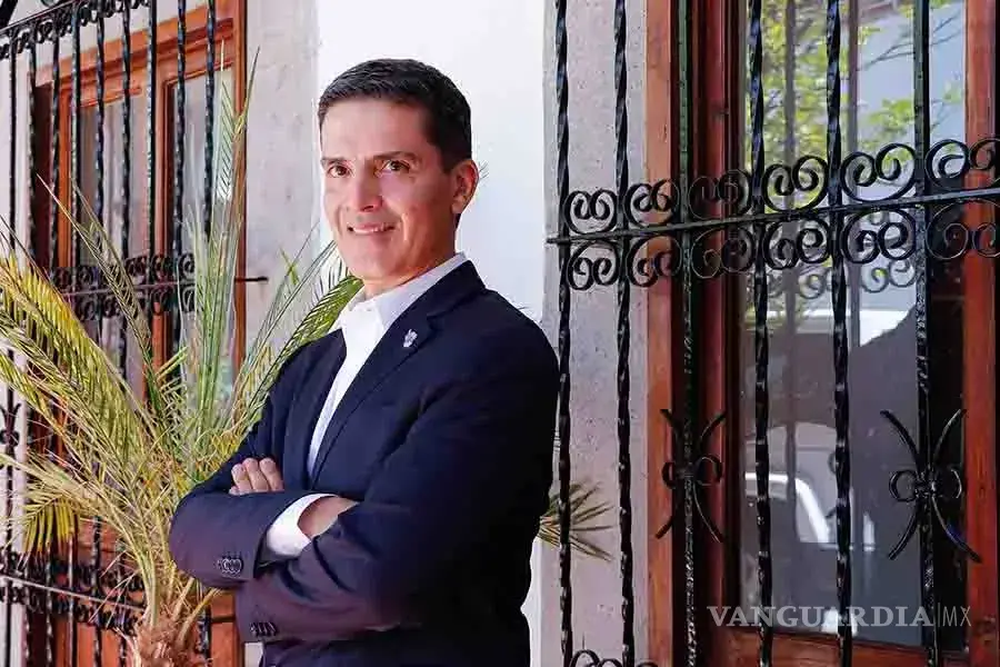 $!Este es uno de los responsables de la desaparición del programa deportivo de futbol americano en el campus Querétaro del ITESM. Se llama Pascual Alcocer Alcocer.