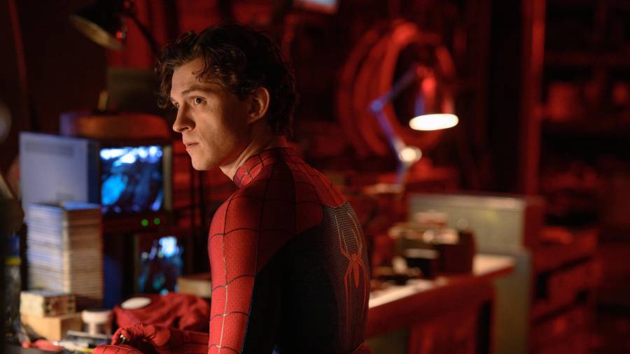 Historia. Con un elenco encabezado por Tom Holland, Zendaya, Jon Bernthal, Mark Ruffalo y Sadie Sink, la nueva entrega busca marcar el inicio de una etapa diferente dentro del Universo Cinematográfico de Marvel.