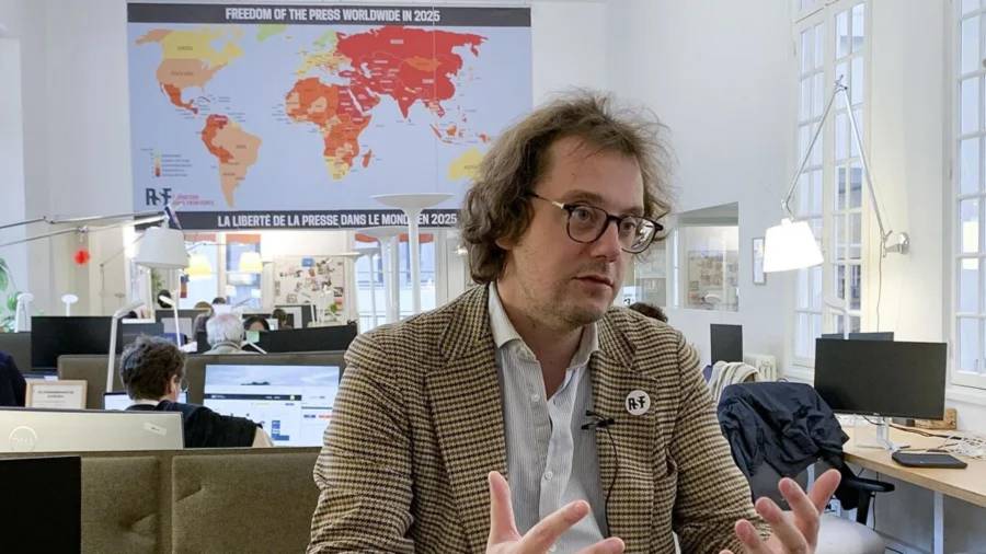 El secretario general de Reporteros sin Fronteras (RSF), Thibaut Bruttin en París, Francia el 10 noviembre 2025.