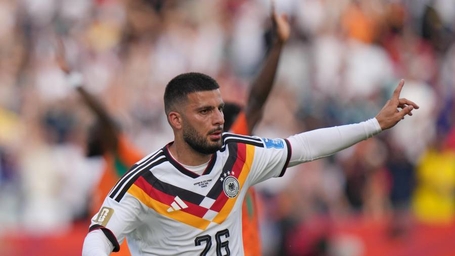 Deniz Undav, de Alemania, celebra tras marcar el segundo gol de su equipo durante el partido de fútbol del Grupo E de la Copa Mundial entre Alemania y Costa de Marfil en Toronto.
