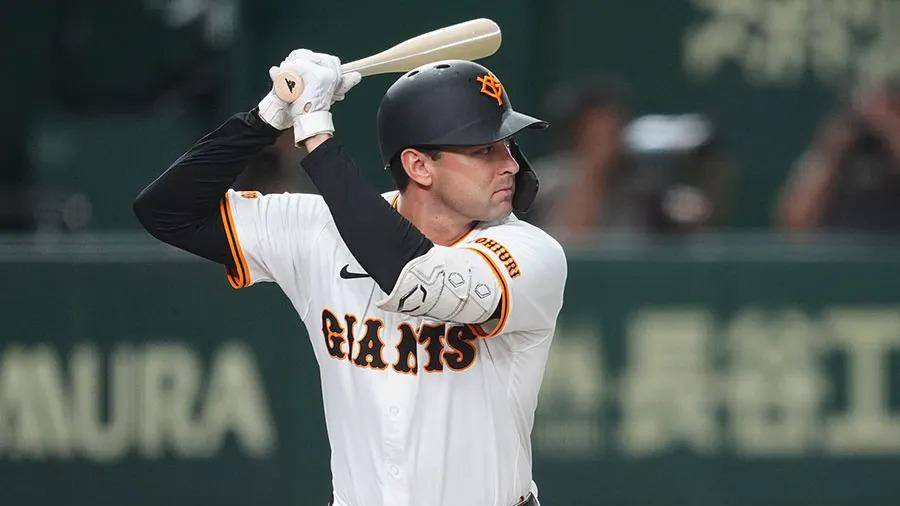 Montes jugó en Japón con los Gigantes de Yomiuri en 2024.