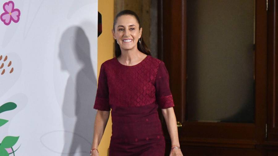 La presidenta de México, Claudia Sheinbaum Pardo, dedicó un mensaje de felicitación a los padres de familia mexicanos.