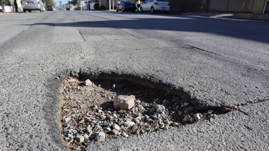 Baches y desperfectos que se encuentran en las calles de la ciudad.