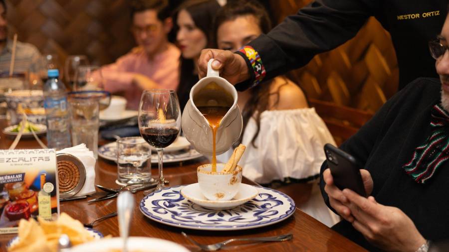 El Mesón Principal es uno de los restaurantes que sí ofrecerán servicio este 25 de diciembre.