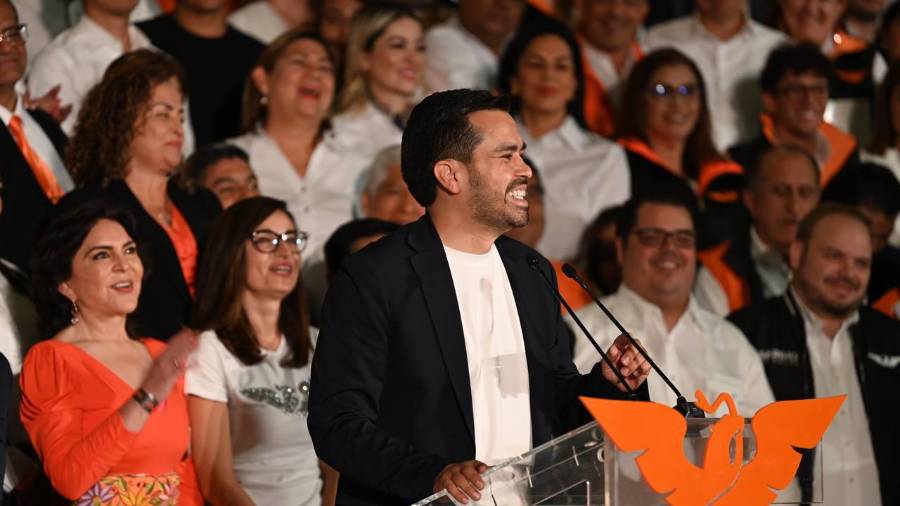 Jorge Álvarez Máynez, tomó protesta junto con otros aspirantes del partido naranja