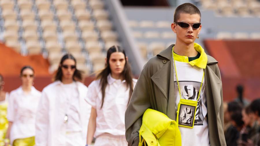 Quizá la combinación más representativa del cambio de París sea la mezcla entre ropa deportiva y prendas sofisticadas. En la imagen, un desfile de Lacoste.