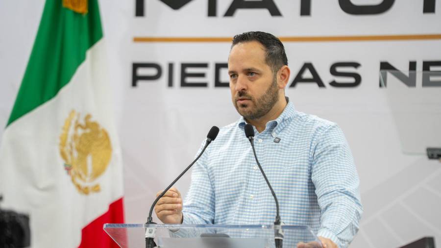 Un juez federal ordenó al alcalde, JAcobo Rodríguez, cubrir un adeudo millonario por consumo de agua en dependencias municipales.