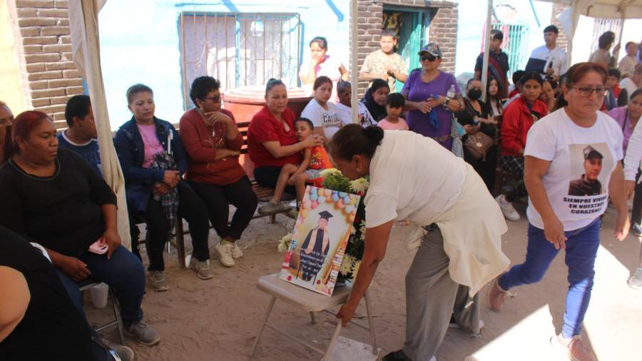 Familiares, vecinos y amigos del pequeño Anuel se reunieron para recordarlo.