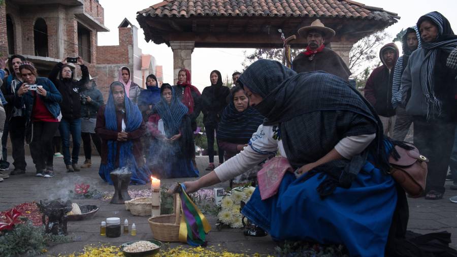 El gobierno municipal de Charapan informó que está en coordinación con la Policía Estatal y las Fuerzas Federales para atender la situación.