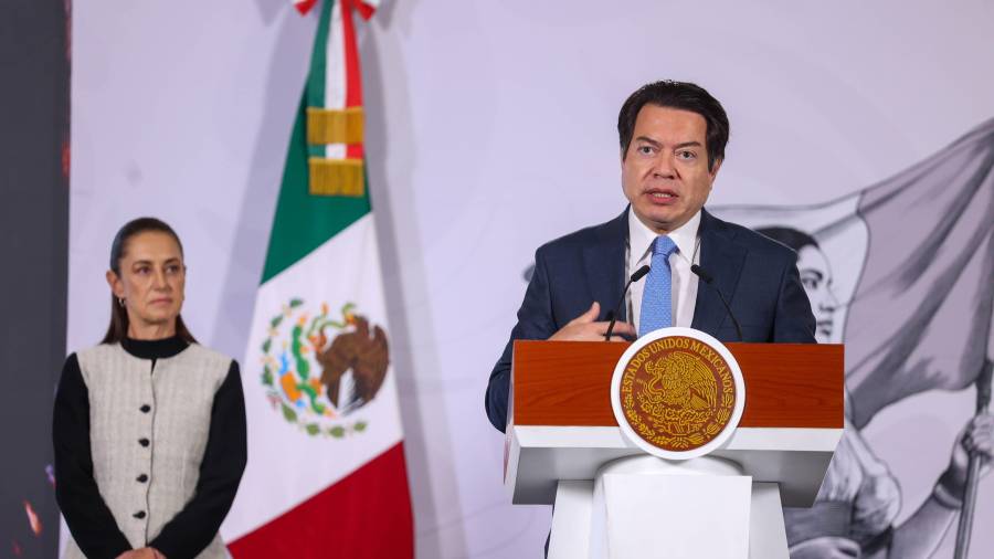 El artículo 223 del Código Penal Federal contempla el delito de peculado cuando un servidor público utiliza ilícitamente recursos públicos para promover su imagen política o social.