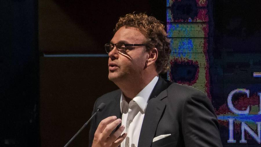 El comentarista y analista deportivo aseguró que un altercado con el boxeador mexicano lo alejó de la programación de ESPN.